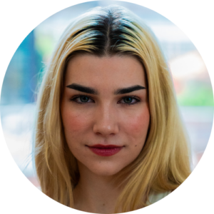 Headshot of Zuzu Park-Stettner, Feld Repetiteur, smiling.